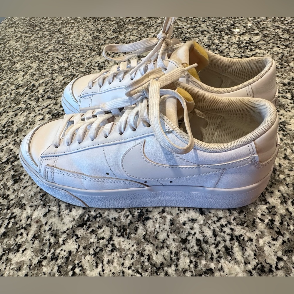 TRIPLE WHITE LOW TOP NIKE BLAZERS
